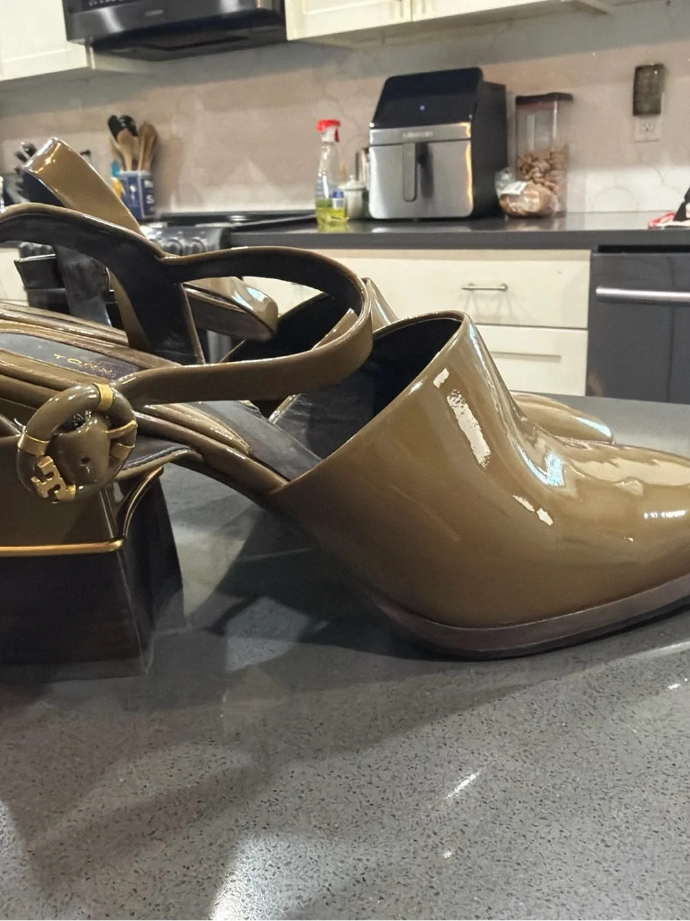 Tory Burch Women’s Patent Leather Block Heel Slingback Pumps – Moss – Size 8.5M